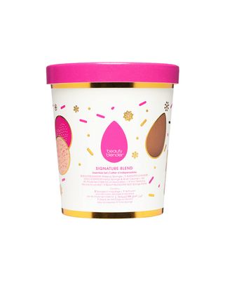 Beautyblender | Signature Blend Essentials Set, with 2 Beautyblender sponges for foundations and Powders, Blendercleanser and Silicone Scrub Mat and NEST Sponge Stand, Vegan, Cruelty Free