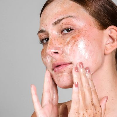 Cosmedix Crystal Cleanse - Hydrating Liquid Cleansing Cream - Removes Daily Impurities - Gentle Enough for All Skin Types - Delivers Long-Lasting Moisture - Refreshes Your Complexion - 5.5 oz