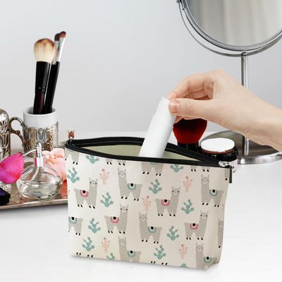 Cute Llama Makeup Bag Alpaca Llama Gifts Llama Decor Funny Llama Stuff Decor Llama Lovers Gift Christmas Birthday Gifts for Women Animal Lovers Girl Daughter Best Friend BFF Niece Sister Toiletry Bag