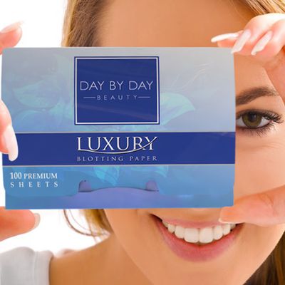 Day By Day Beauty Makeup Blotting Papers 200 Oil Absorbing Paper Sheets for Face (2 Handy Packs of 100) - Face Oil Remover - Oil Blotting Sheets for Face
