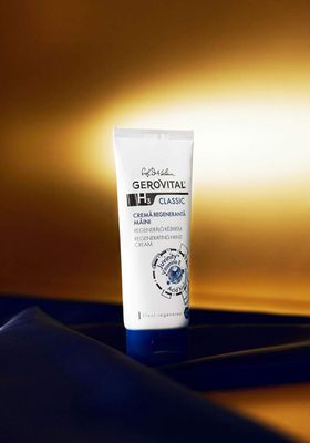 GEROVITAL CLASSIC Moisturizing Hand Cream for Dry, Cracked Hands with Hyaluronic Acid, Juvinity, Vitamin E, Regenerating Cream, Nourishes and Softens, 100 ml