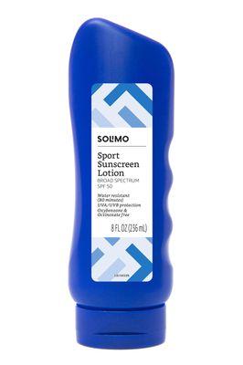 Amazon Brand - Solimo Sport Sunscreen Lotion, SPF 50, Formulated without Octinoxate &amp; Oxybenzone, Broad Spectrum UVA/UVB Protection, 8 fl oz (Pack of 1)