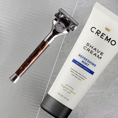 Cremo Shaving Cream, Barber Grade Cooling Shave Cream, Astonishingly Superior Ultra-Slick Shaving Cream for Men, Fights Nicks, Cuts and Razor Burn, 6 Fl Oz