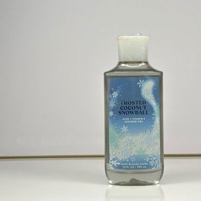 Bath &amp; Body Works Shower Gel, Gift Set of 2, 10oz Each (Frosted Coconut Snowball)
