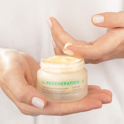ANNEMARIE BRLIND - LL REGENERATION Revitalizing Night Cream - Natural Anti Aging Vitamin C, E and Retinoid Face Cream for Visibly Firmer and Wrinkle Free Skin - Step 4 of 5-1.69 Oz.