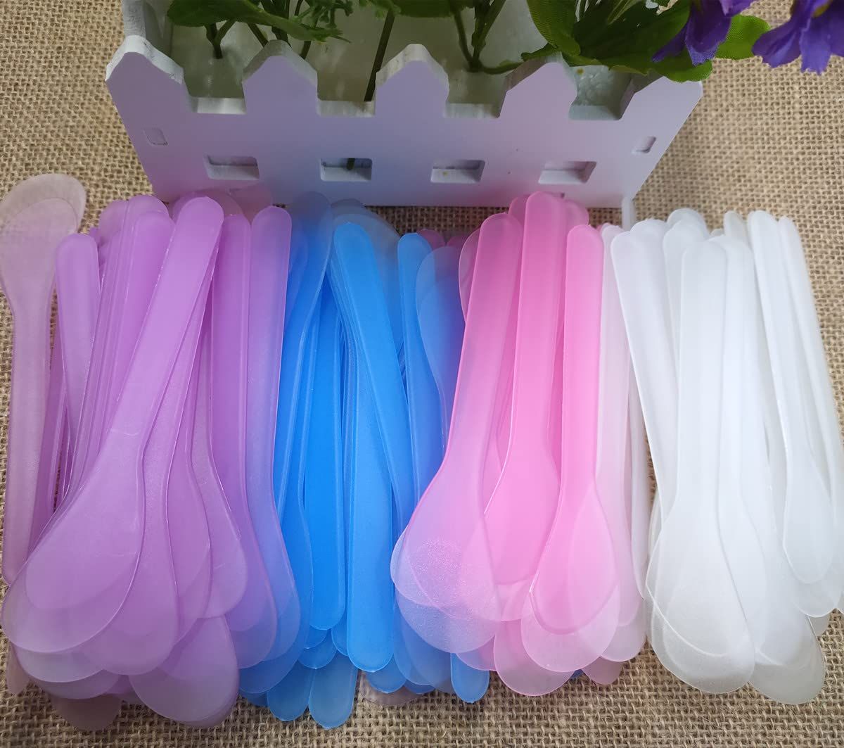 Ebonee 100 Pcs Plastic Cosmetic Mask Spatulas, 5 Inch Disposable Makeup Face Mask Spoon for Mask Cream, DIY Mixing and Sampling (4 Color)
