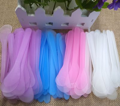 Ebonee 100 Pcs Plastic Cosmetic Mask Spatulas, 5 Inch Disposable Makeup Face Mask Spoon for Mask Cream, DIY Mixing and Sampling (4 Color)