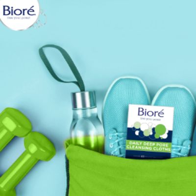 Bior Daily Make Up Removing Cloths, Facial Cleansing Wipes with Dirt-grabbing Fibers for Deep Pore Cleansing without Oily Residue, 60 Count