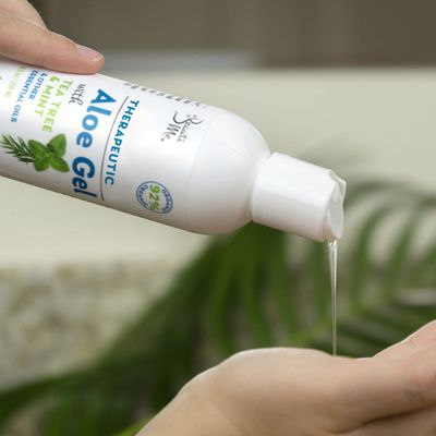 Beauti Me Organic Aloe Vera Gel for Face, Skin, Hair, Sunburn Relief, Infused with Therapeutic Tea Tree and Mint - 8.5 oz