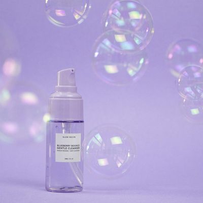 Glow Recipe Blueberry Bounce Gentle Face Cleanser Travel Size - 3-in-1 Foaming Double Cleanser, Makeup Remover &amp; Clarifying Mask - Hydrating Hyaluronic Acid, Blueberry Extract &amp; Exfoliating AHA (30ml)