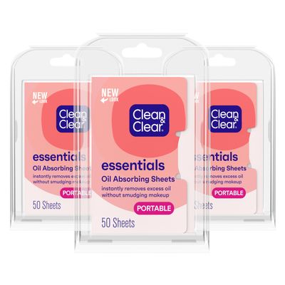 Clean &amp; Clear Essentials Oil Absorbing Sheets, Portable Blotting Papers for Shine Control on the Face &amp; Nose, Blotting Sheets Instantly Remove Excess Oil Without Smudging Makeup, 3 Pack