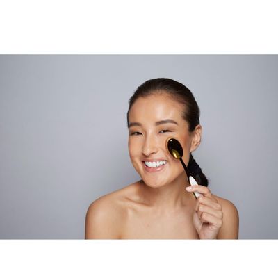 Artis Elite Oval 7 Brush | Oval Makeup Brush | Foundation Brush | Foundation, Makeup, Skincare | Use With Liquids, Powders, Creams | Airbrush Finish | Foundation Applicator | Blender Brush - Willow