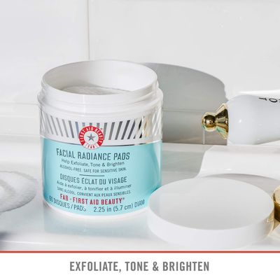 First Aid Beauty Facial Radiance Pads 60 Pads