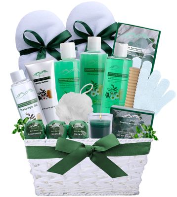 Bed Bath &amp; Body Spa Gift Basket. Spearmint Eucalyptus Pampering XL Bath Basket for Relaxing Gift. Natural &amp; Sulfate Free Relaxation Gift Care Package for Men &amp; Women. Best Bath Gift Set