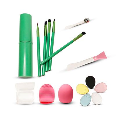 Makeup Brush Set 18 PcsPortable Eye brushes, Apply Eyeshadow Eyeliner Eyebrow Brush Lip Makeup Brush Set Equipped with Facial Mask Brush, Scrubber, and Finger Puff and Eye Cream Massage Sticks.