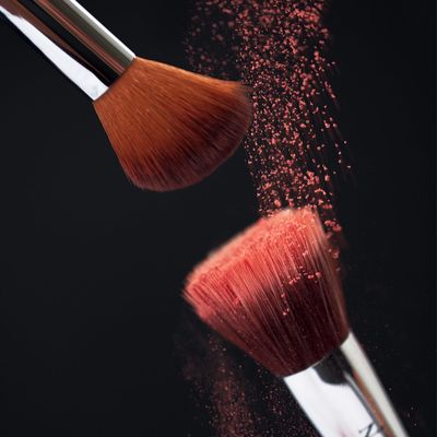 IDUN Minerals Stippling Brush - Gently Distributes Right Amount Of Product - Flawless, Skin With An Air-Brushed, Soft-Focus Effect - Ensures An HD Blended Finish - 1 Pc, White, (I0100355)