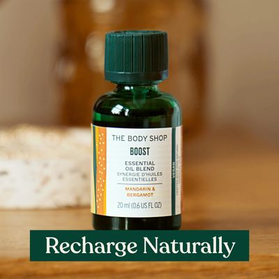 The Body Shop Boost Essential Oil Blend with Bergamot &amp; Mandarin - Recharging - Vegan - 0.6oz