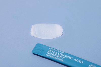 MIZON Peeling Scrubs with Hyaluronic Acid Baking Powder and Menthol Gentle exfoliation Moisture Korean Facial Scrub (40 pouches/7oz)
