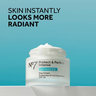 No7 Protect &amp; Perfect Intense Advanced Day Cream SPF 30 - Anti-Aging Facial Moisturizer with Anti-Wrinkle Technology - Hydrating Hyaluronic Acid Cream for Radiant Youthful Skin (50ml)