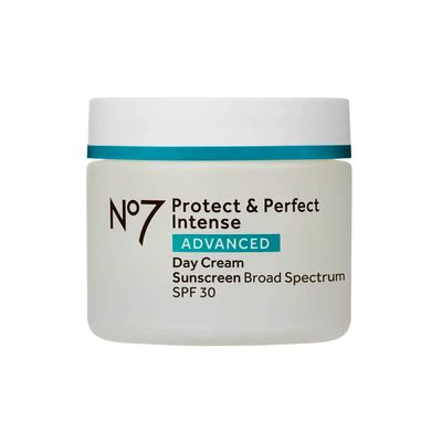 No7 Protect &amp; Perfect Intense Advanced Day Cream SPF 30 - Anti-Aging Facial Moisturizer with Anti-Wrinkle Technology - Hydrating Hyaluronic Acid Cream for Radiant Youthful Skin (50ml)