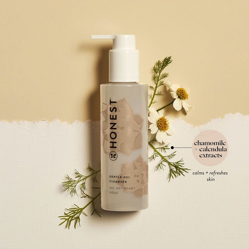 Honest Beauty Gentle Gel Daily Face Cleanser | Calms + Refreshes, Sensitive Skin Friendly | Chamomile + Calendula Extracts | EWG Verified + Cruelty Free | 5 fl oz
