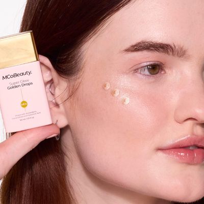 MCoBeauty Super Glow Golden Drops, Infused with Antioxidants, Cocoa Extract and Hyaluronic Acid, Light-Reflecting Pigments, Vegan, Cruelty Free Cosmetics