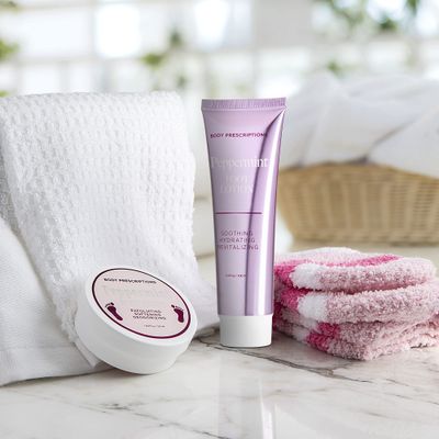 Live Green Bath and Body Present Set- Foot Spa Set with Fuzzy Socks, Lotion, and Scrub, Peppermint
