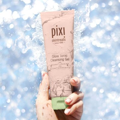 Pixi Beauty Glow Tonic Cleansing Gel 135ml | Glycolic Acid Facial Cleanser | Purify and Brighten Complexion | Ginseng Improves Circulation | 4.57 Fl Oz