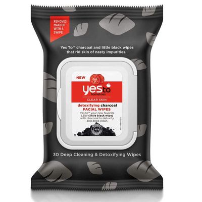 Yes To Face Wipes for Women and Men, Charcoal Facial Cleansing Wipes for use as a Make Up Remover, Cleaning, Soothing, Tomatoes (Pack of 1)