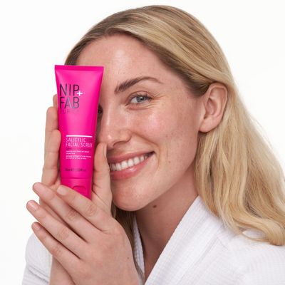 Nip + Fab Salicylic Acid Fix Scrub for Face with Vitamin E &amp; Volcanic Rock Exfoliating Facial Cleanser Exfoliant for Pores and Oil Control, 2.5 Fl Oz