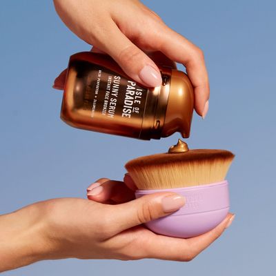 Isle of Paradise Shape and Glow Self Tan Blending Brush - Palm Sized, Streak Free Applicator for Face and Body