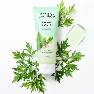 Pond&#39;s Bright Beauty Foam Cleanser (Mugwort) | Gentle Face Wash for Women | Deep Cleansing Formula | Moisturizing &amp; Pure | 17 Amino Acid Complex
