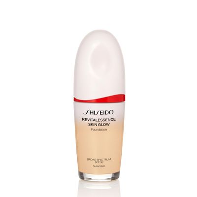 Shiseido RevitalEssence Skin Glow Foundation SPF 30, 140 Porcelain - Buildable, Medium Coverage - 24-HR Hydration &amp; 12-HR Wear - Transfer, Crease &amp; Fade Resistant - Non-Comedogenic - All Skin Types