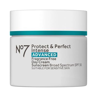 No7 Protect &amp; Perfect Intense Advanced Fragrance-Free Day Cream SPF 30 - Anti-Aging Facial Moisturizer with Anti-Wrinkle Technology - Hydrating Hyaluronic Acid Cream for Radiant Youthful Skin (50ml)