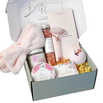 Natural Amor Relaxing Spa Gift Set for Women,Luxurious Bath Gift for her,7pc Bath &amp; Body Gift Including Soap, Body Butter, Soy Candle, Bath Bomb