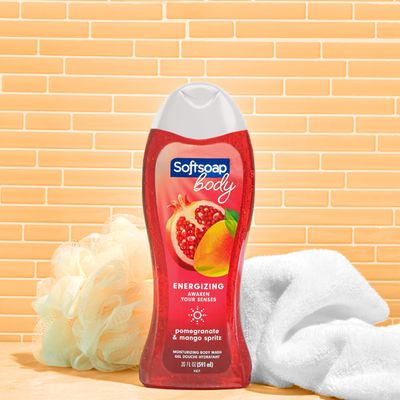 Softsoap Body Wash, Pomegranate &amp; Mango Spritz Body Wash, 20 Fl Oz (Pack of 4)