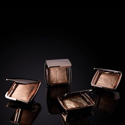 Hourglass Ambient Lighting Bronzer in Luminous Bronze Light. Highlighting Bronzer for a Natural Sun-Kissed Glow. Vegan and Cruelty-Free.