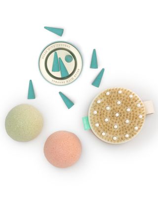 Mello Bath Accessories Deep Soak | Self Care Gifts for Women | Spa Gifts for Women &amp; Relaxation Gifts for Women | Bath Accessories Includes Konjac Sponge, Incense Cones &amp; Exfoliating Brush