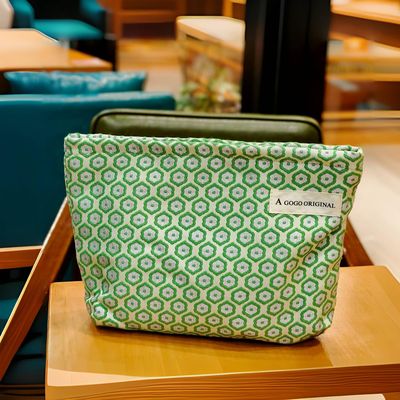 STARDW Aesthetic Cute Makeup Bag Cosmetic Bags for Women, Large Capacity Skincare Bag Travel Toiletry Bag,Makeup Organizer Bag Zipper Makeup Pouch