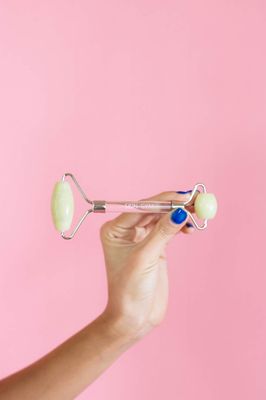 Skin Gym Face Roller for Enhancing Radiance and Relaxing Tension, Face Massager Skin Care Beauty Tool, Rejuvenate Skin, Sculpt, Lift and Define, Jade