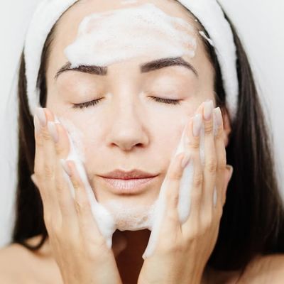 Serious Skincare - A Defiance Retinol Resurfacing Face Wash - Refining Enzyme Gel to Foam Facial Cleanser - Makeup Removal - Anti-Aging AHA - Hydrating - Skin Clarifying Botanicals - 12 Fl. Oz.