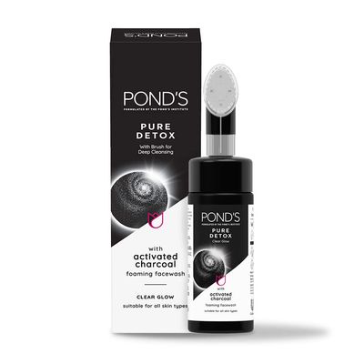 Pond&#39;s Pure Detox Foaming Brush Facewash for Clear Glow, Gentle Exfoliation, Deep Clean, All Skin Types, 150 ml