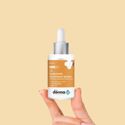 The Derma Co 1% Hyaluronic Acid Sunscreen Serum with SPF 50 &amp; PA+++ | Gives Broad Spectrum Protection &amp; Helps Skin Glow | Lightweight &amp; Non-Greasy Formula | 1.01 Fl Oz/30ml