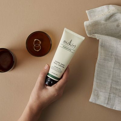 Sukin - Hand &amp; Nail Cream, Signature Collection for Dry Hands, 4.23 fl oz 125 mL