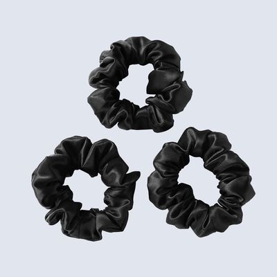 ZIMASILK 100% Mulberry Silk Hair Scrunchies, Best For Women And Girls Hair 19 Momme Elastic Hair Bands for Ponytail Holder Gentle And No hurt (3 Pack, Black)