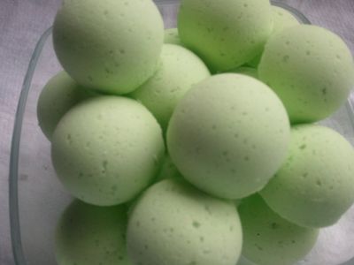 SpaPure CUCUMBER MELON Bath Bomb - 14 Bath Fizzies with Shea Butter, Ultra Moisturizing (12 Oz) ...Great for Dry Skin (Cucumber Melon FBA)