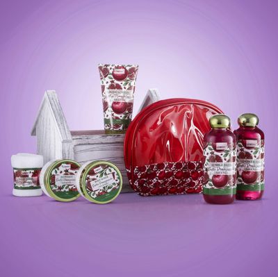 House Warming Gifts New Home Spa Gift Basket, 8pc Bath & Body Set for Women, Exotic Pomegranate Scent, Shower Gel, Bubble Bath, Lotion, Bath Salt, Body Scrub, Towel, Cosmetic Bag, Housewarming Gift.