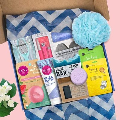 Women's Study Break Gift Box (11 Item Gift Set) Soaps, Lotion, Bath Bomb, Loofah, Face Masks, Foot Care &amp; More - My College Crate