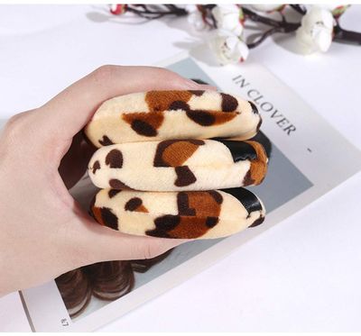 AKOAK Leopard Print Makeup Powder Puff, Round Double Sided Flocking Puff, Dry Pressed Powder, Facial Makeup Sponge, Basic Beauty Tools (2 Pcs)