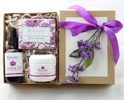 Lavender Organic Handmade Bath and Body Gift Set - by Keomi Naturals - Pamper Them with All Natural Luxury - Scented with Essential Oils - Beautifully Packaged Ready to Give
